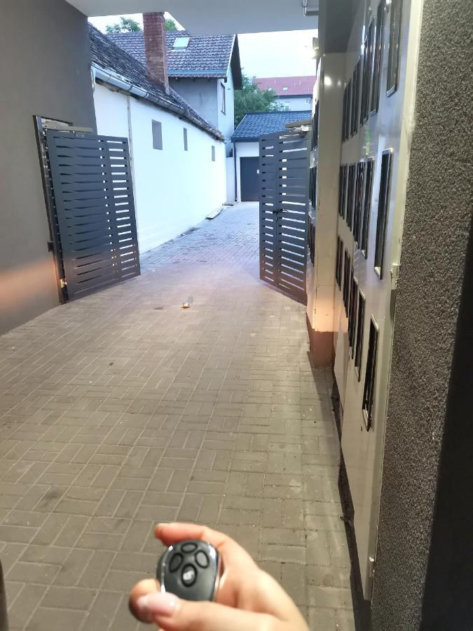 Stan Na Dan M Apartment Novi Sad Exterior foto